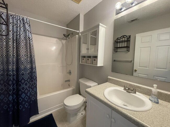 Building Photo - 219 Lustan Dr