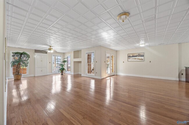 Building Photo - 121 Cheekwood Dr