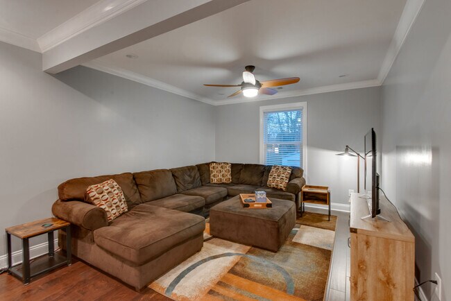Living Space 2 - 410 E Trinity Ln