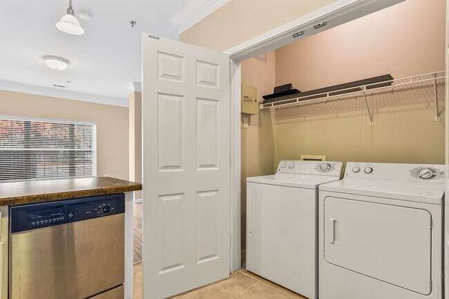Building Photo - Nice 1 Bed 1 Bath at Capstone Quarters! Available Fall 2026!