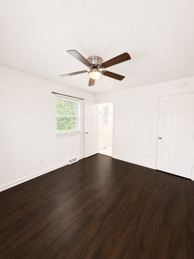 Building Photo - Charming 3-Bedroom Home in the Heart of Clarksville!