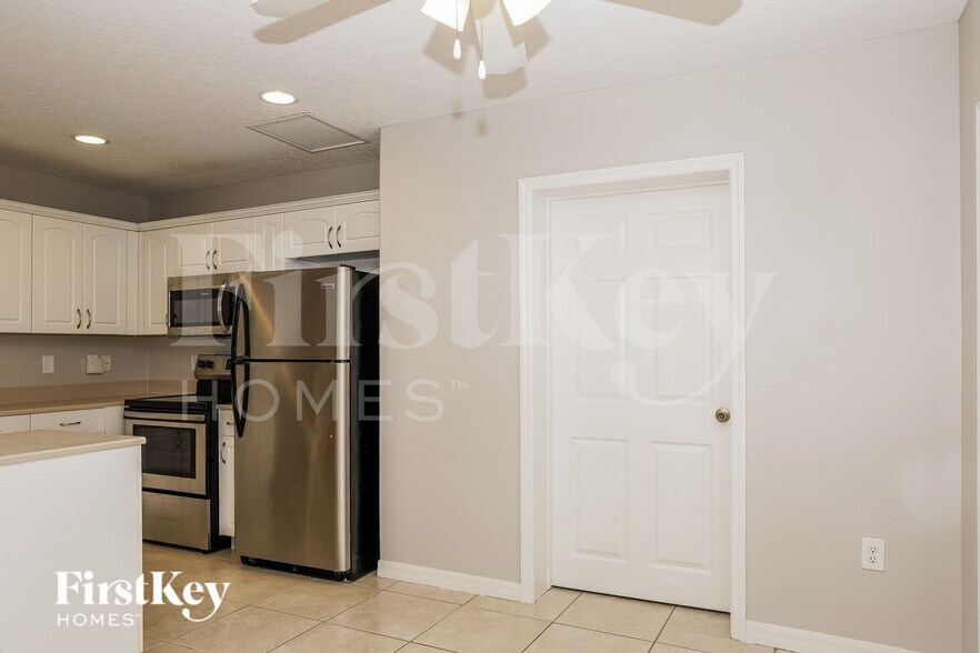 Building Photo - 1136 Delmar Terrace