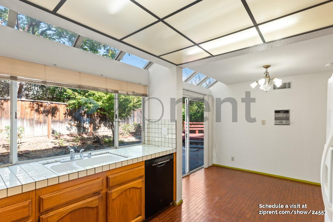 Building Photo - 493 Altamont Dr