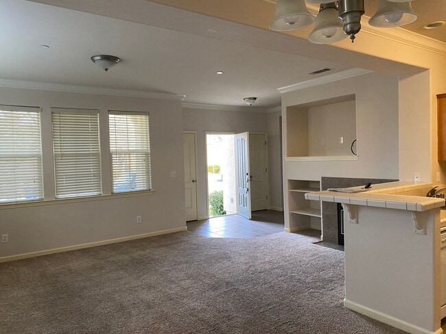 Building Photo - Townhouse in the Villages at Shasta View G...