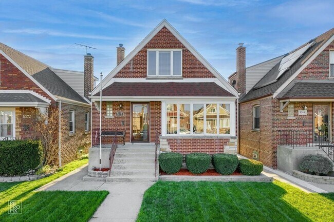 Primary Photo - 5022 S Laporte Ave