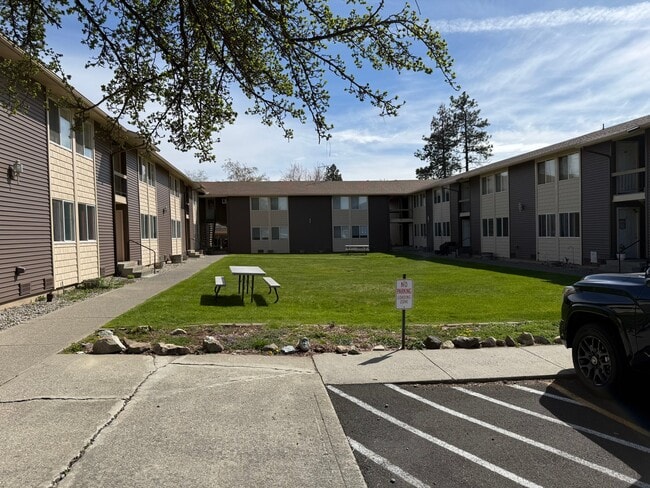 Building Photo - 910 E Campbell St