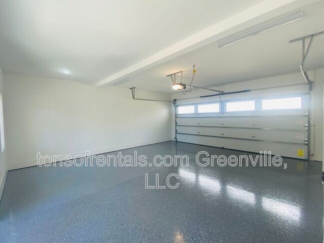 Building Photo - 33 Thruston St