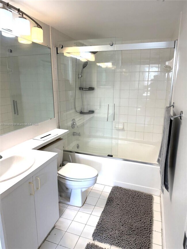 Building Photo - 19701 E Country Club Dr