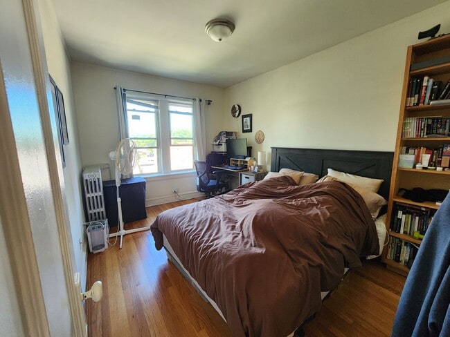 Building Photo - Spacious Updated 2 bed/1 bath in North Park