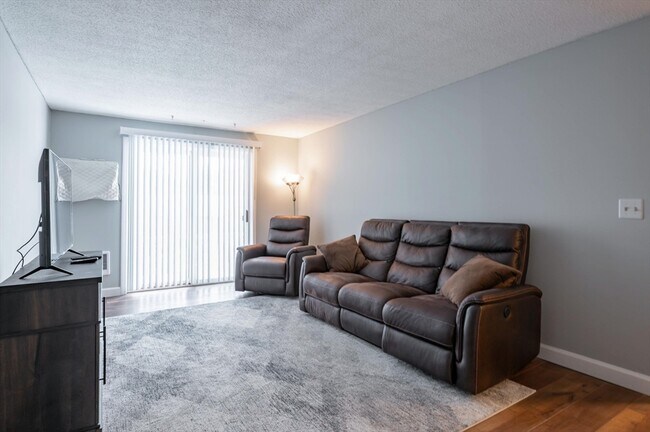 Building Photo - 19 Kimberly Dr