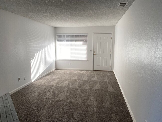 Building Photo - Spacious 2bd/2ba Fair Oaks Duplex with Garage