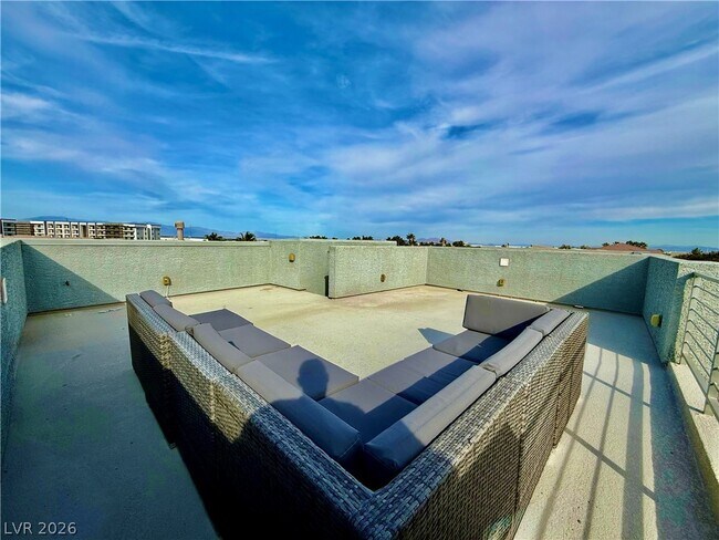 Building Photo - 8044 Carpenter Creek Ave