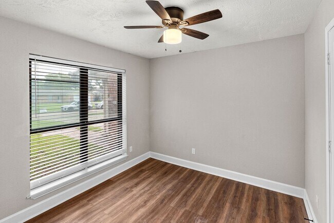 Building Photo - 14910 Grassington Dr