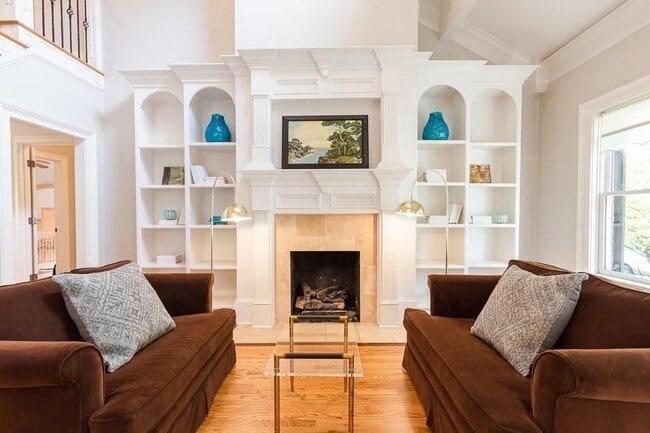 Building Photo - 1106 McLynn Ave NE