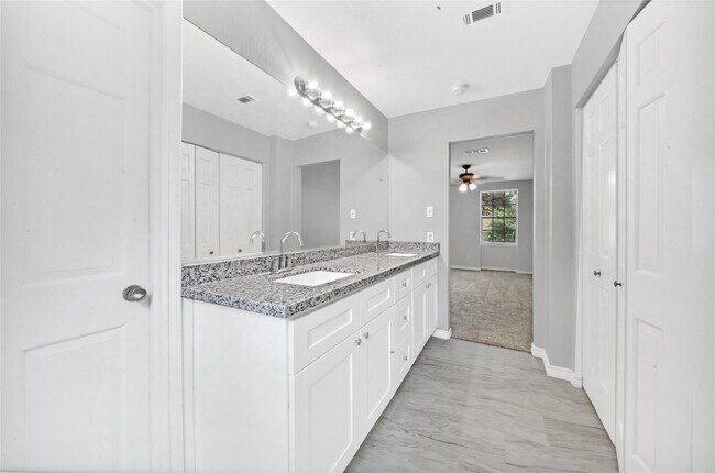 Building Photo - 18035 Rolling Creek Dr