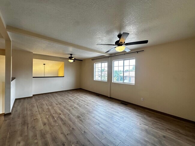 Building Photo - 800 Halter Dr SW