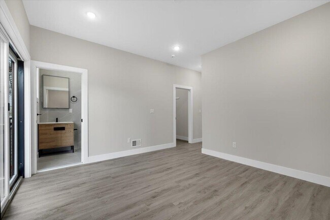 Building Photo - 327 69th St