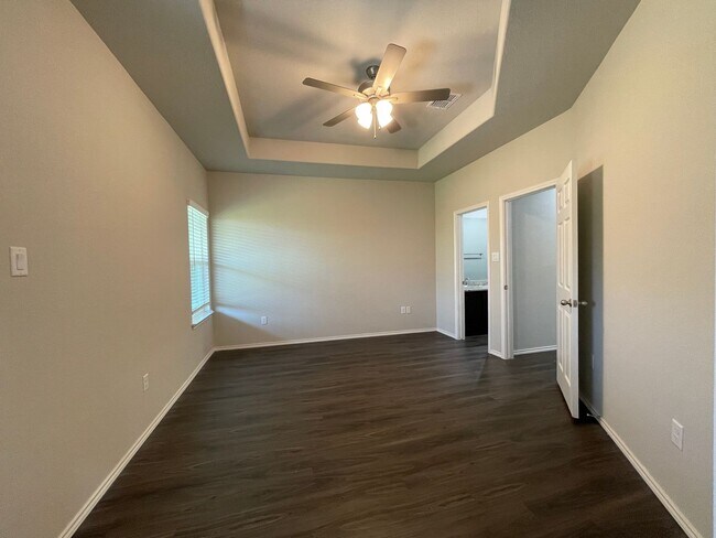 Building Photo - TOWNHOME FOR RENT