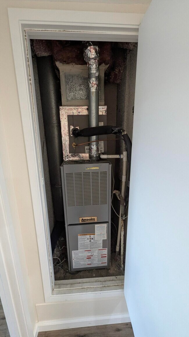 Building Photo - 2260 N Indian Canyon Dr