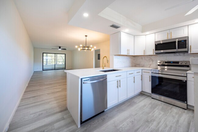 Building Photo - 2303 Lucaya Ln