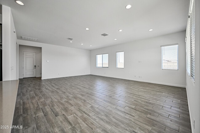 Building Photo - 14913 W Cottontail Ln