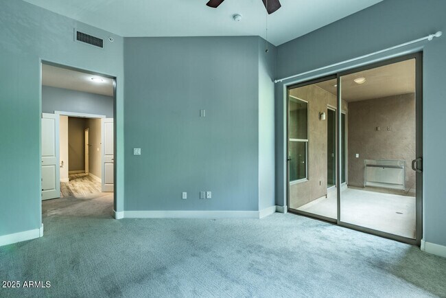 Building Photo - 945 E Playa Del Norte Dr