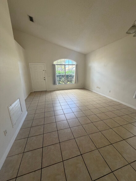 Building Photo - 5559 Pats Point