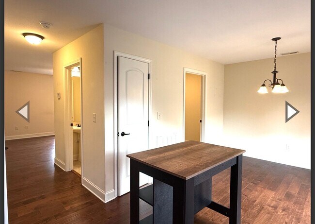 Building Photo - 704 Grays Pointe Ct