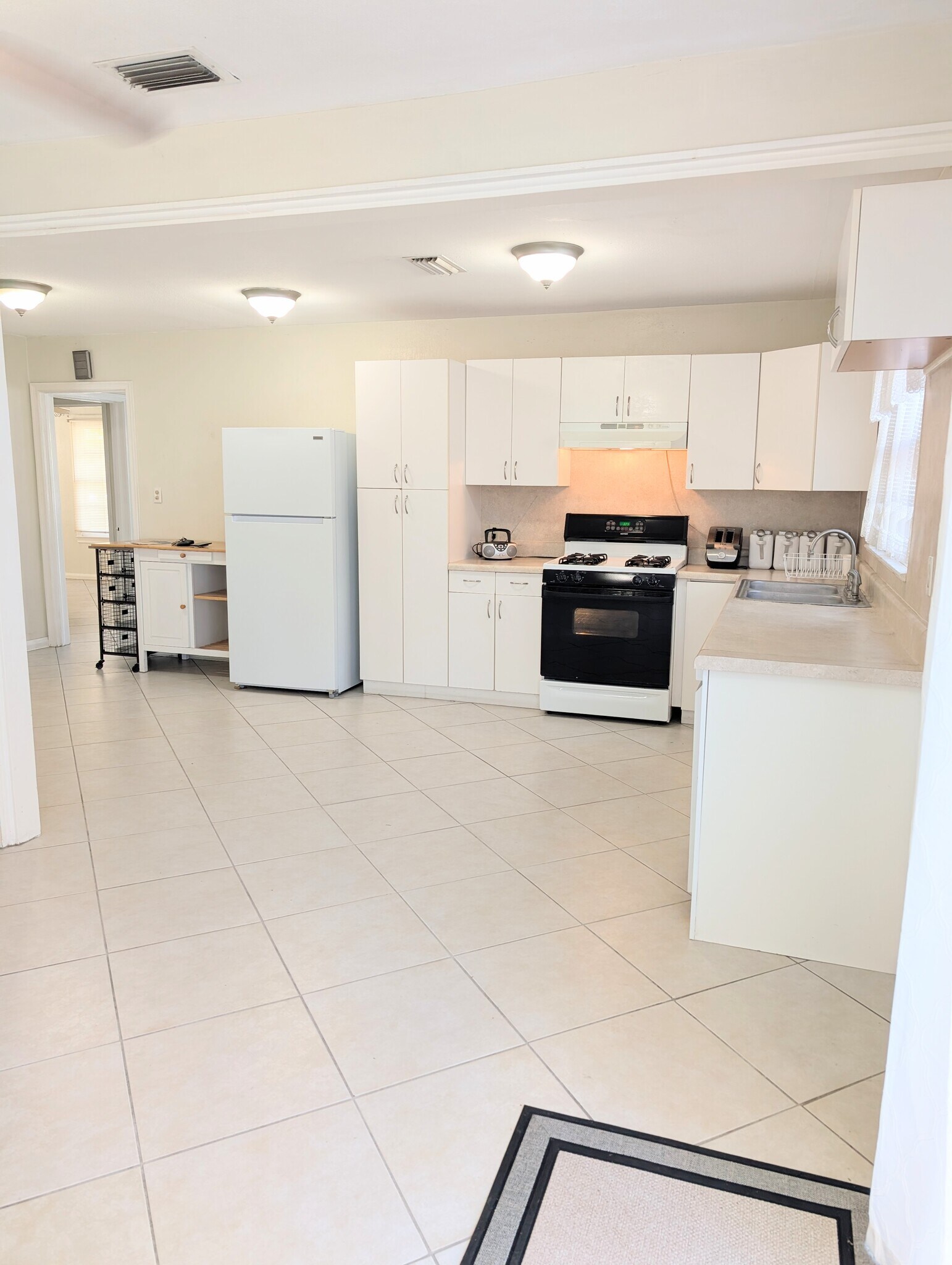 Building Photo - 1010 Indian Beach Dr