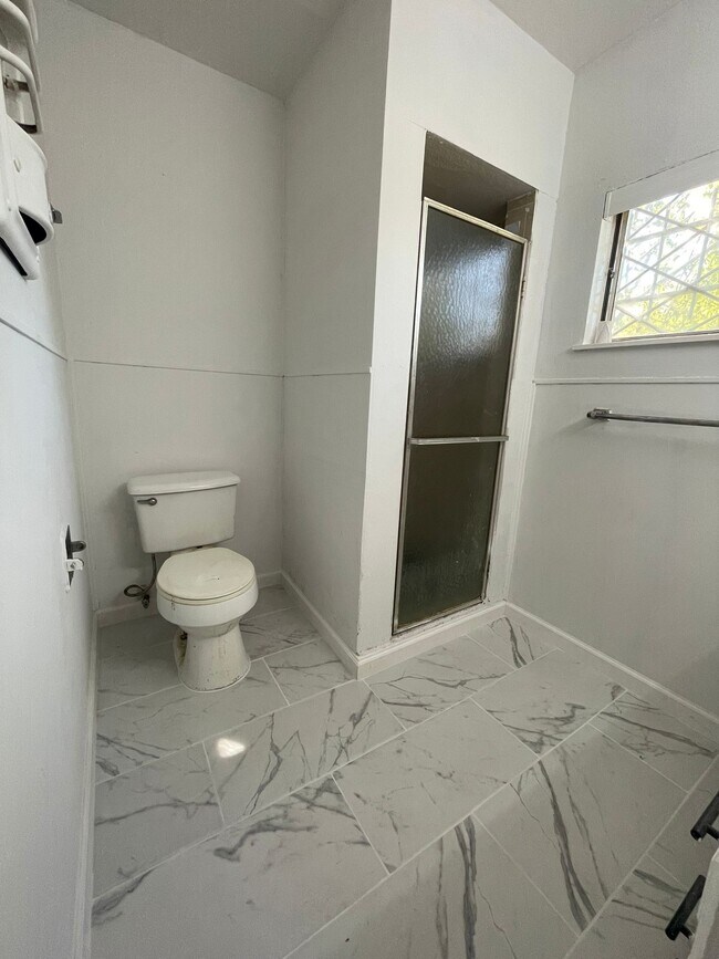 Building Photo - 7722 Darnay Dr