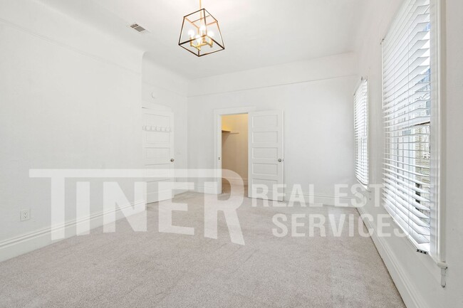 Building Photo - 1510 E Street-