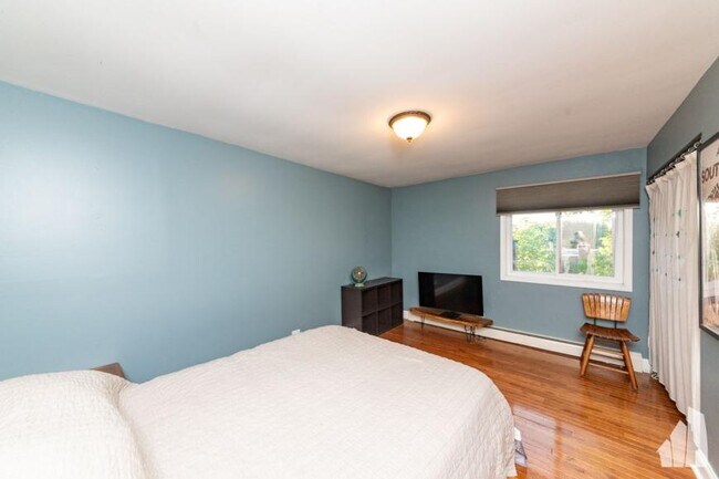 Building Photo - 2 bedroom in Chicago IL 60618