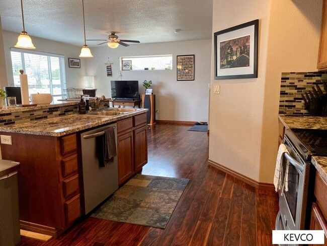 Building Photo - Expansive Newer Construction Townhome!