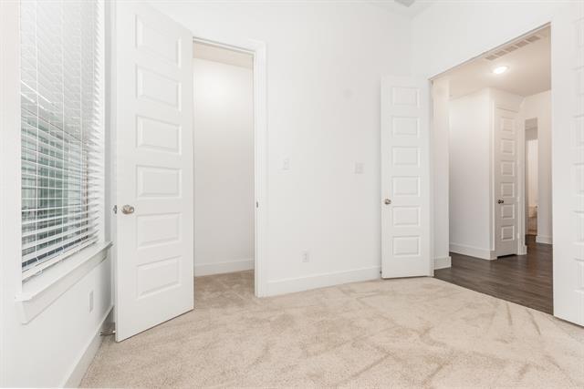 Building Photo - 1329 Pleasant Knoll Trl