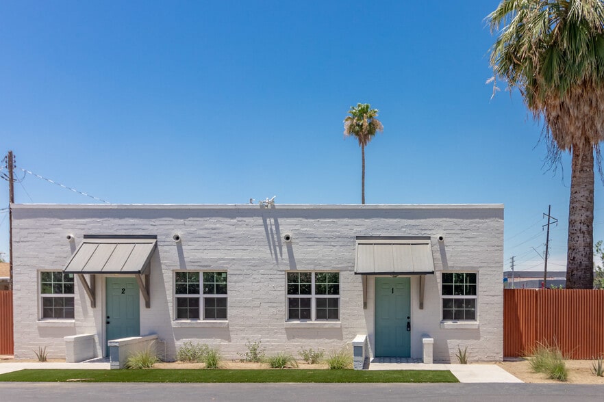 Building Photo - 1649 E Oak St