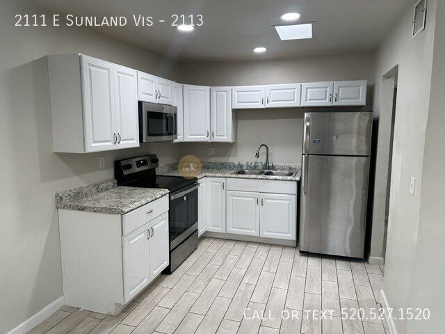Building Photo - 2111 E Sunland Vista