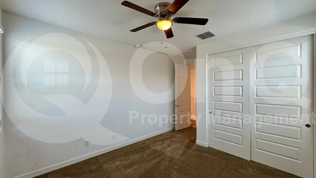 Building Photo - 1068 E Sabino Dr