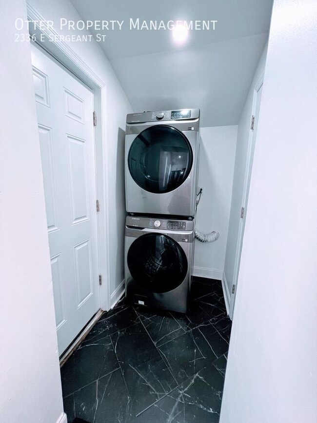 Building Photo - 2336 E Sergeant St