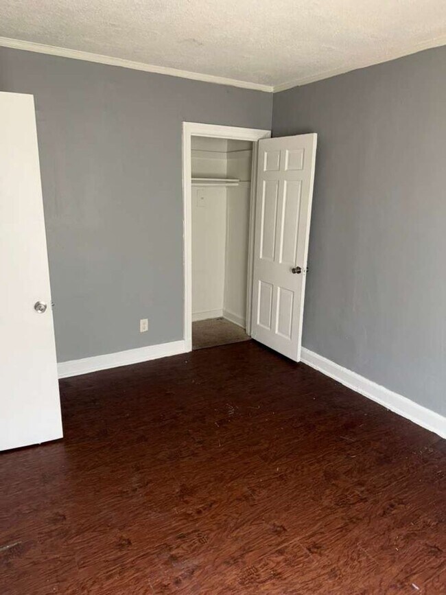 Building Photo - 2283 Poe Ave