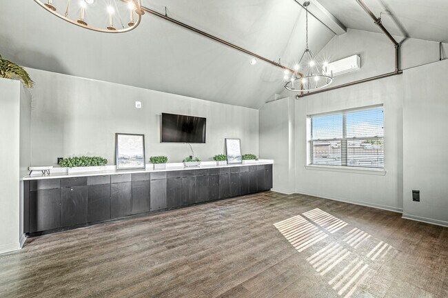 Building Photo - 230 N 10th St