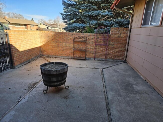 Building Photo - 2425 Emery St