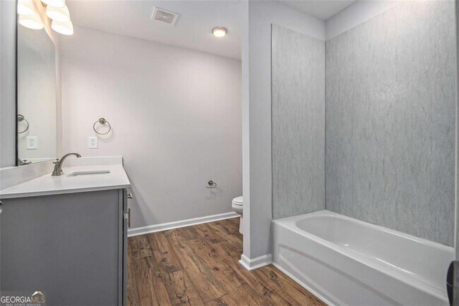 Building Photo - 144 Crest Pointe