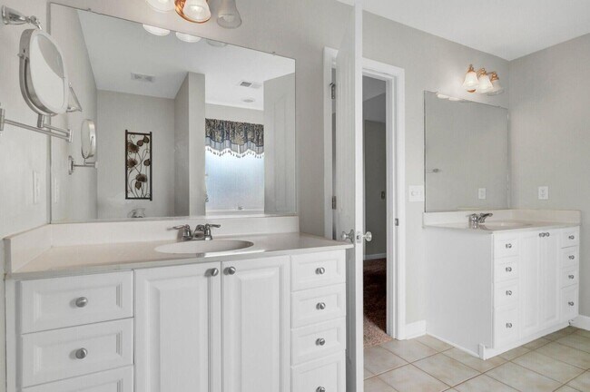 Building Photo - 1428 Bloomingdale Ln