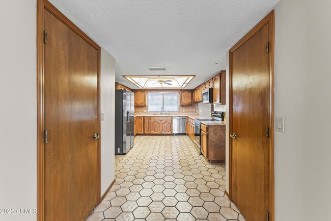 Building Photo - 1306 E La Vieve Ln