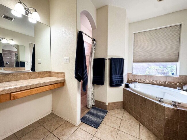 Building Photo - "Charming 3-Bedroom with 2 Full Bathroom  Pool Home in The Terraces!"