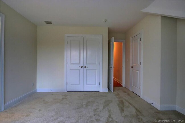 Building Photo - 467 New Haven Ave