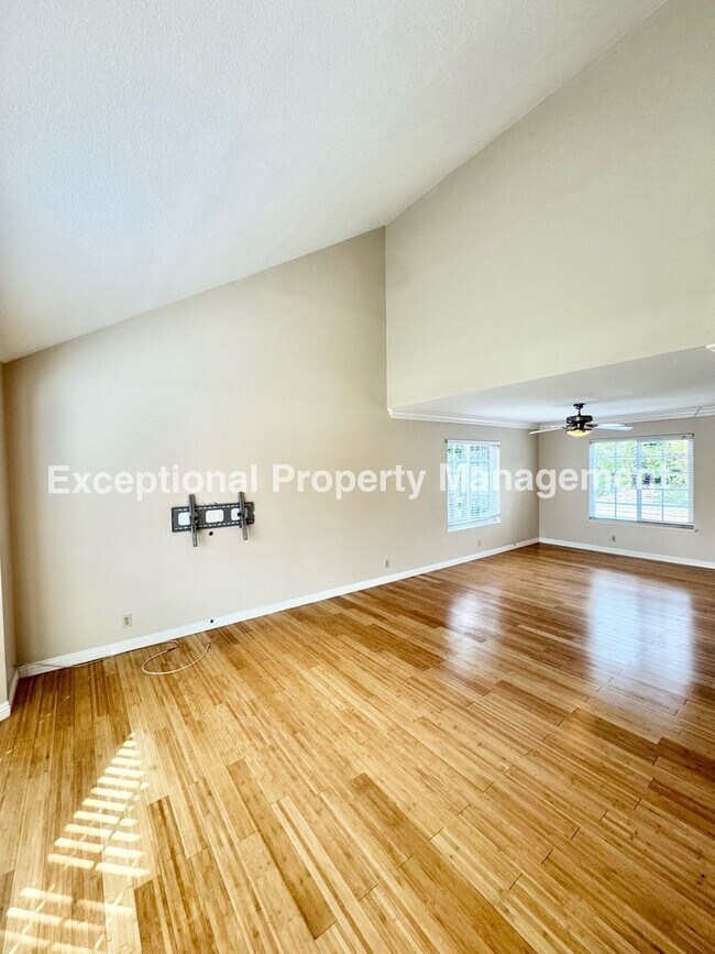 Building Photo - Move in ready 4 bed 3 bath home with 1 bed...