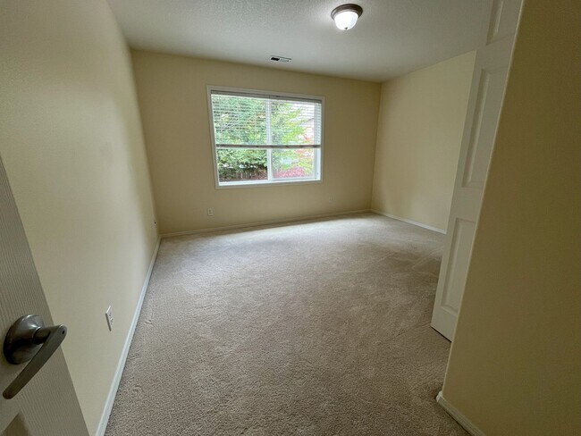 Building Photo - Elegant 5-Bedroom + Bonus Room Home with Modern Upgrades and Serene Outdoor Space