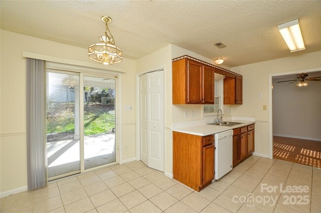 Building Photo - 3500 Rosedown Dr