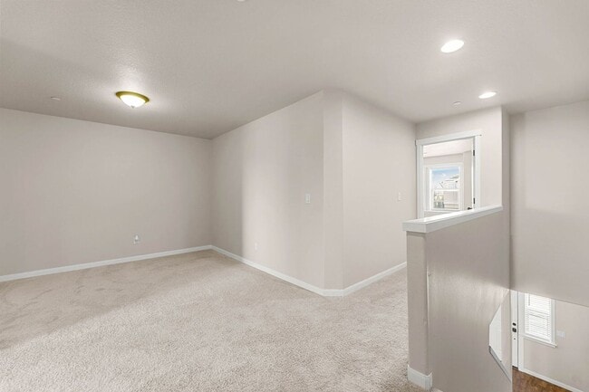 Building Photo - Luxury Townhome in Ridgefield